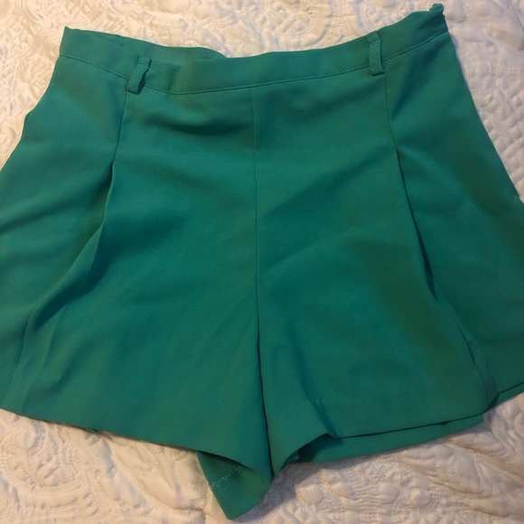 Forever 21 Green Pleated Shorts - Picture 1 of 1